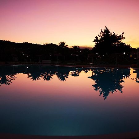 Rey Beach Club 몬테나이 외부 사진
