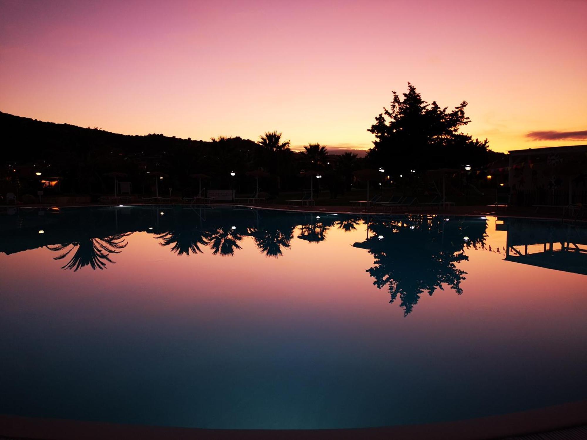 Rey Beach Club 몬테나이 외부 사진