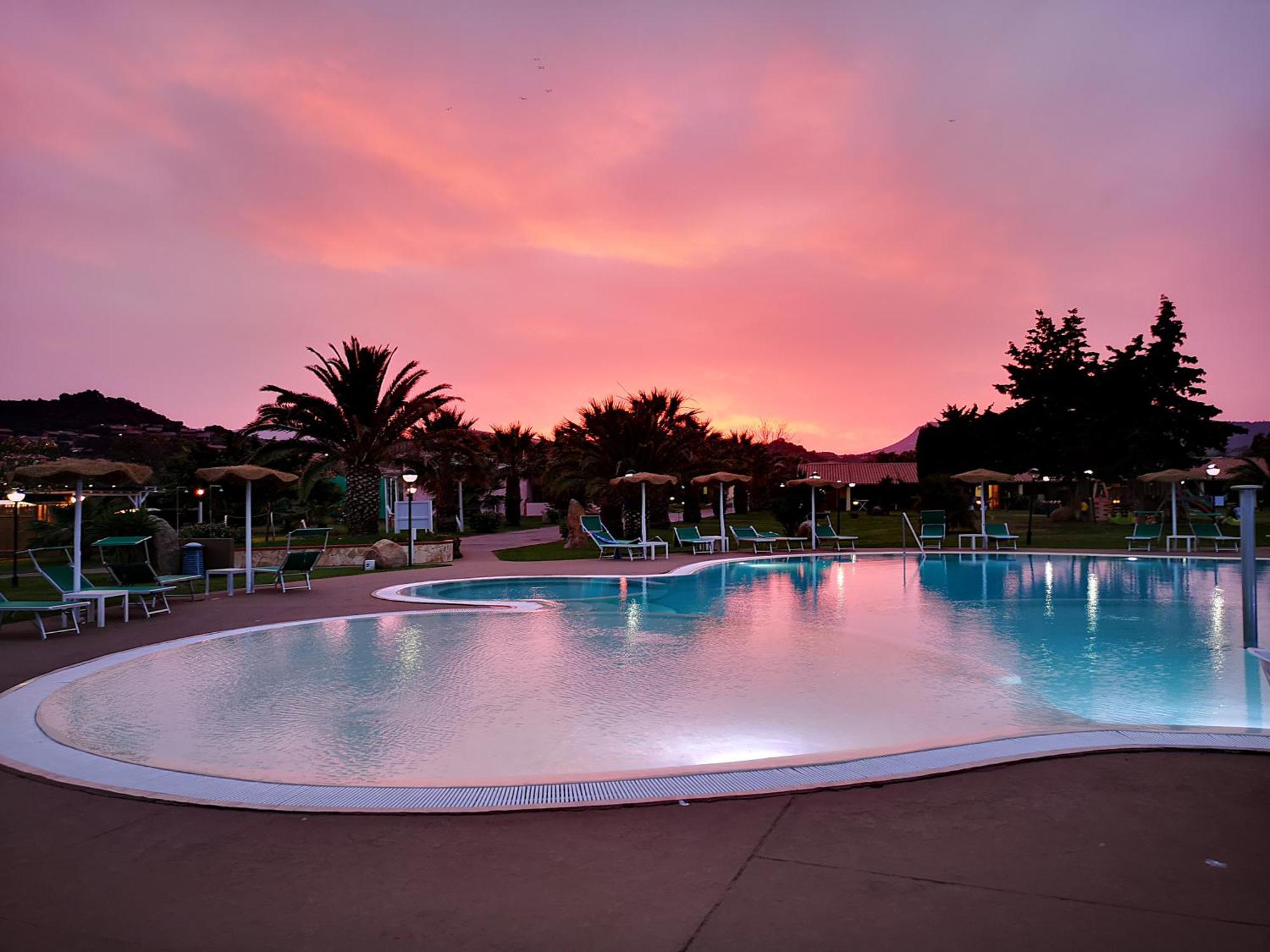 Rey Beach Club 몬테나이 외부 사진