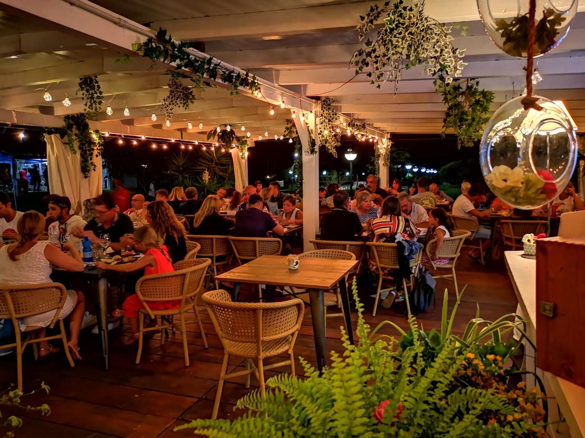 Rey Beach Club 몬테나이 외부 사진