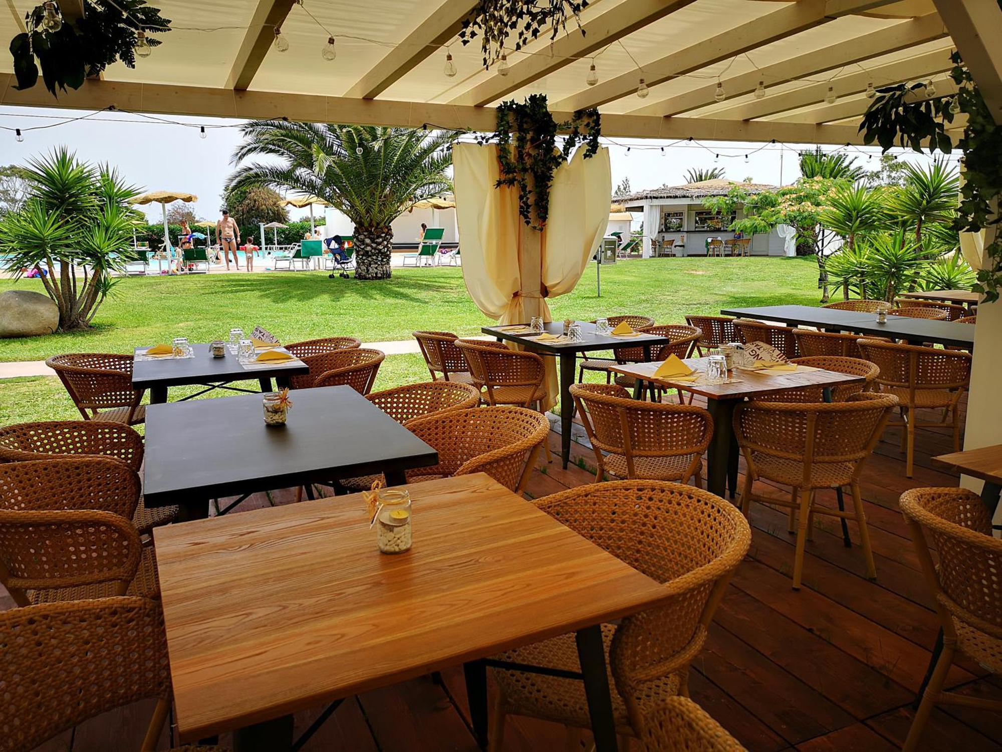 Rey Beach Club 몬테나이 외부 사진