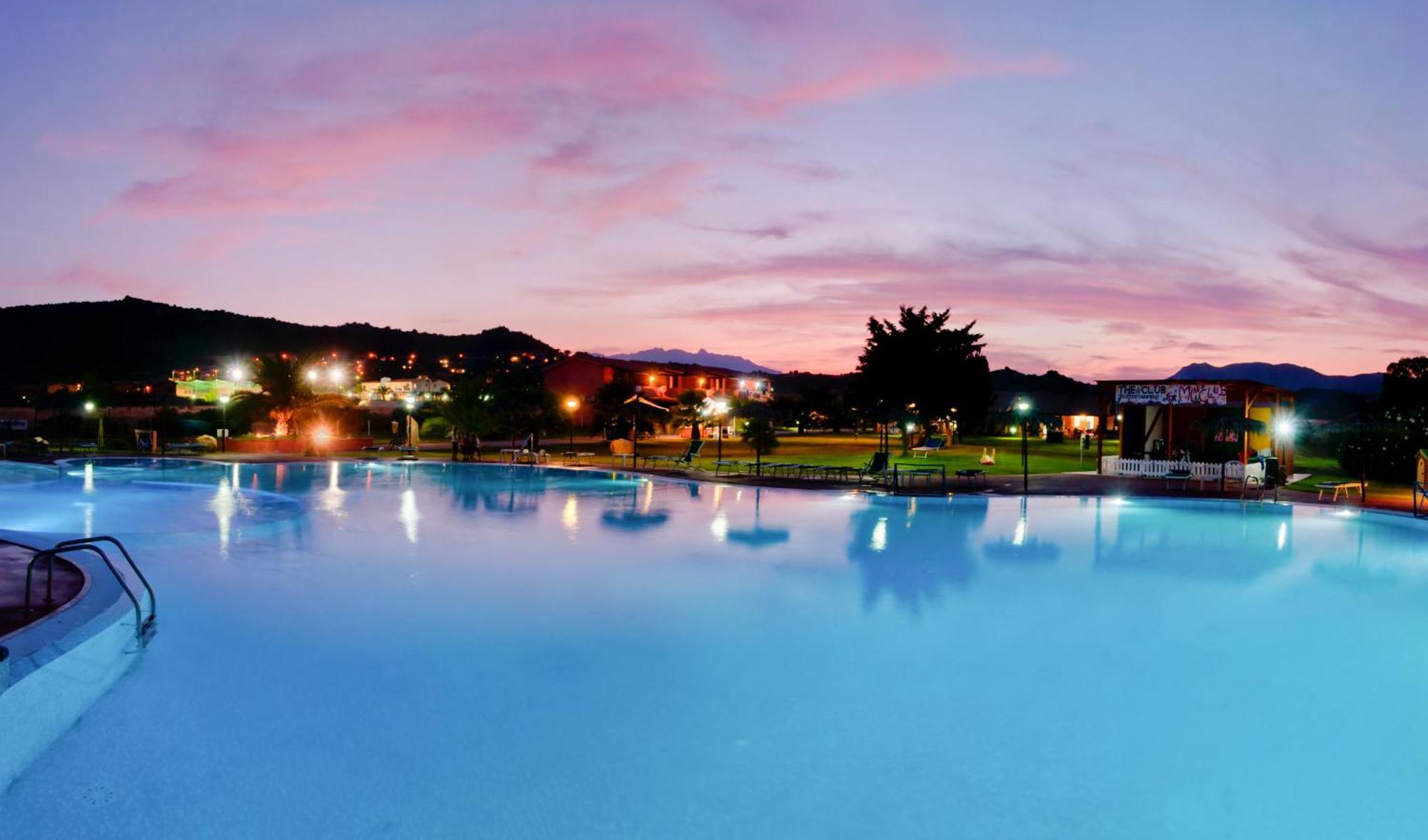 Rey Beach Club 몬테나이 외부 사진
