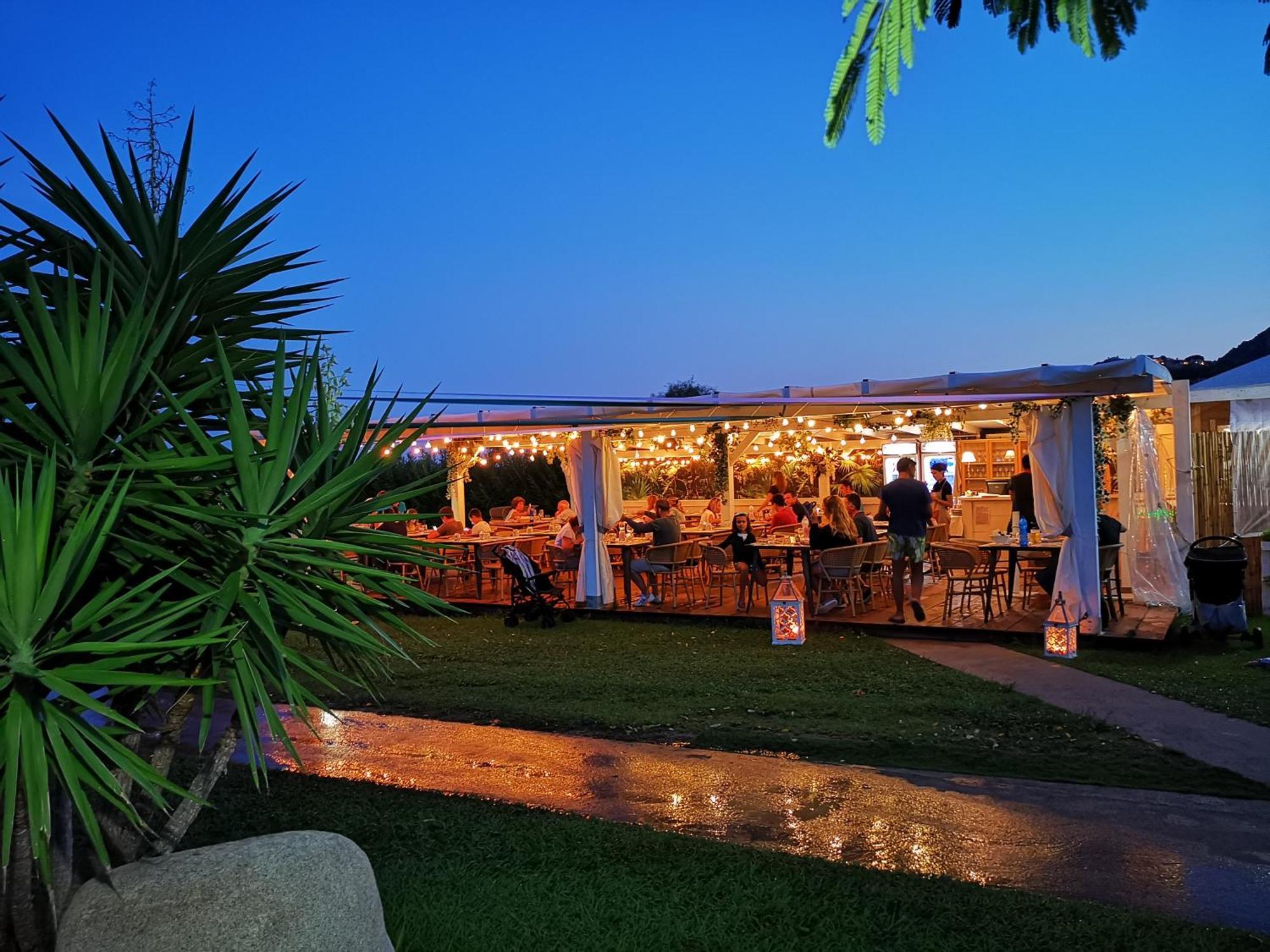 Rey Beach Club 몬테나이 외부 사진