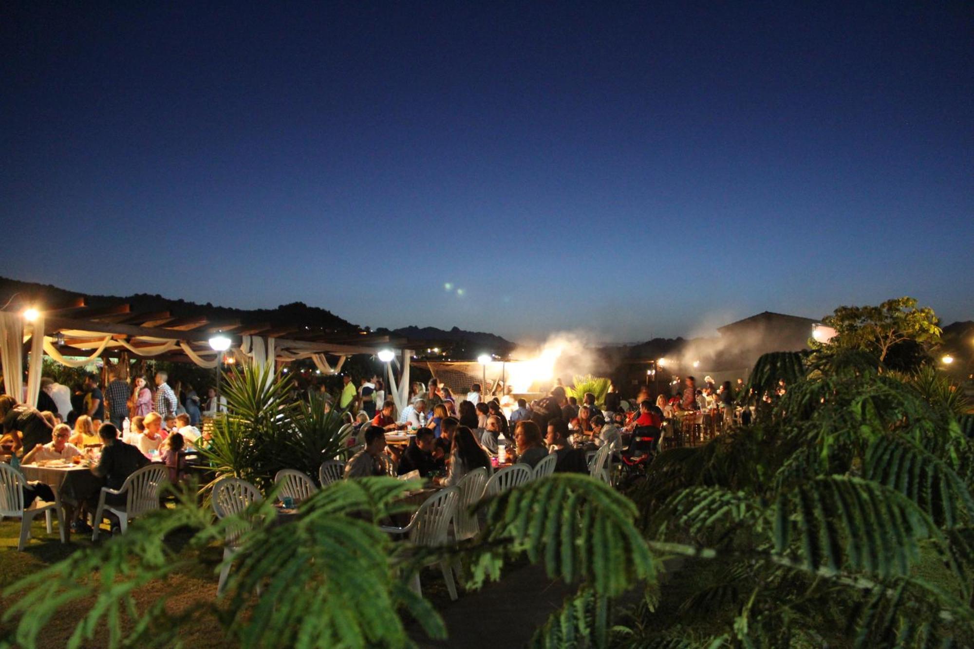 Rey Beach Club 몬테나이 외부 사진