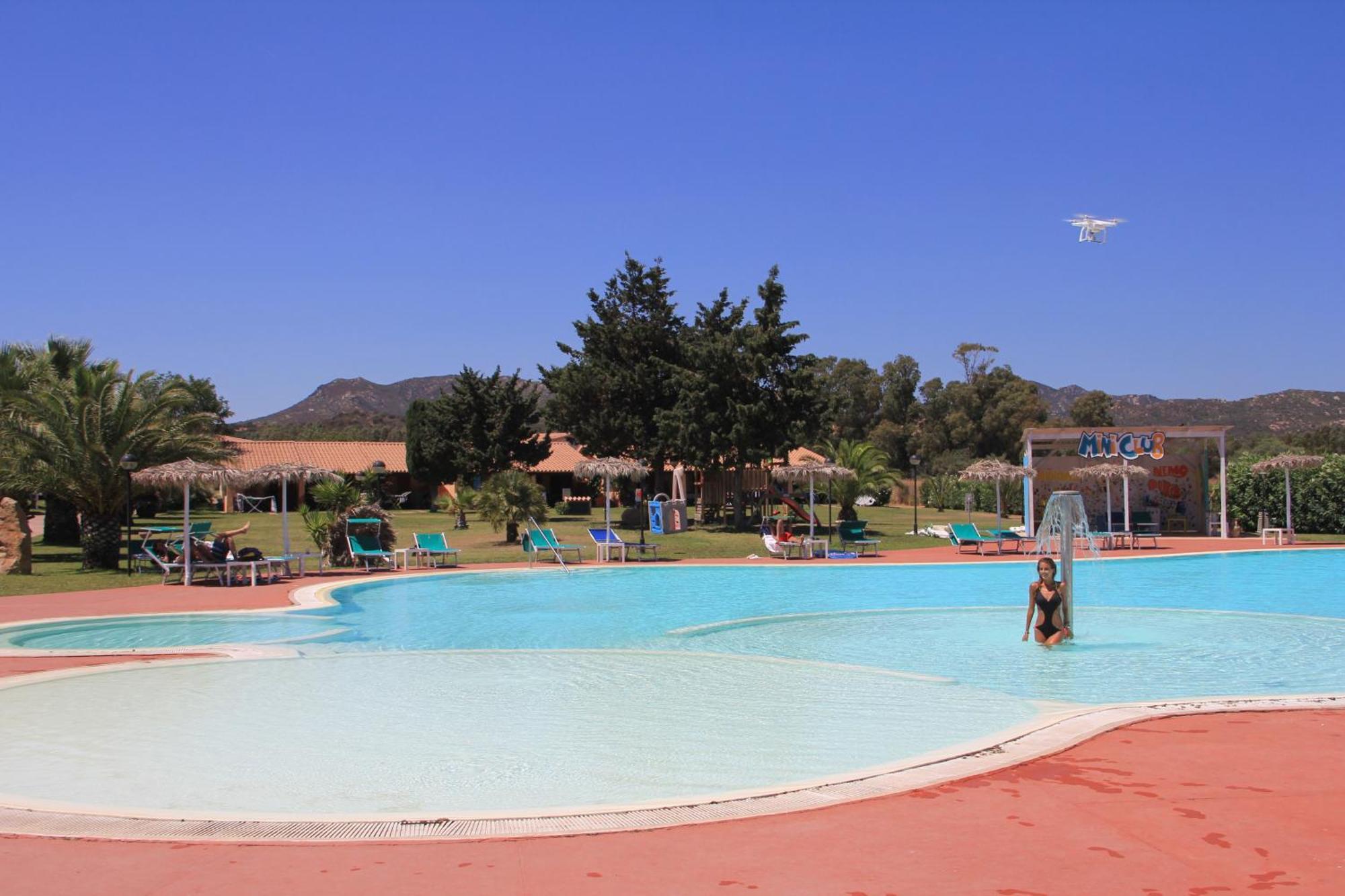 Rey Beach Club 몬테나이 외부 사진